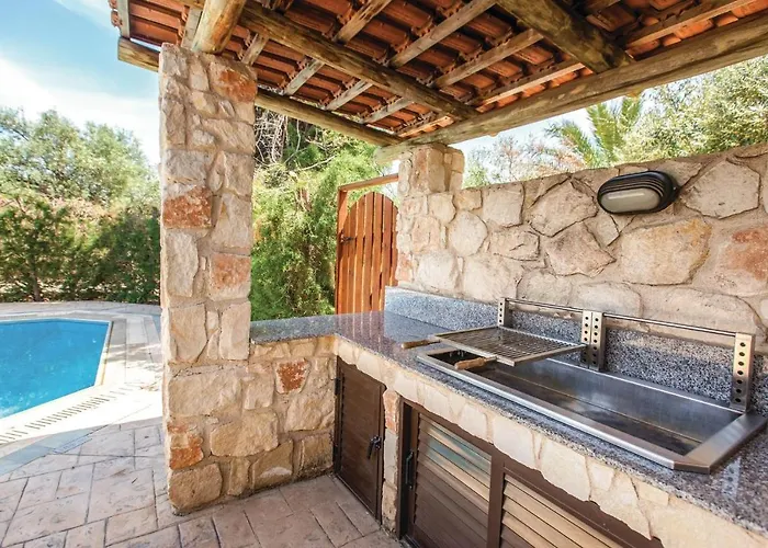 Prázdninový dům 3 Bedroom In Laatchi *